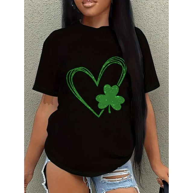Camiseta de trébol del Día de San Patricio con estampado de trébol y corazón. Camiseta negra suave e informal de cuello redondo. Ideal para salidas de primavera y verano.