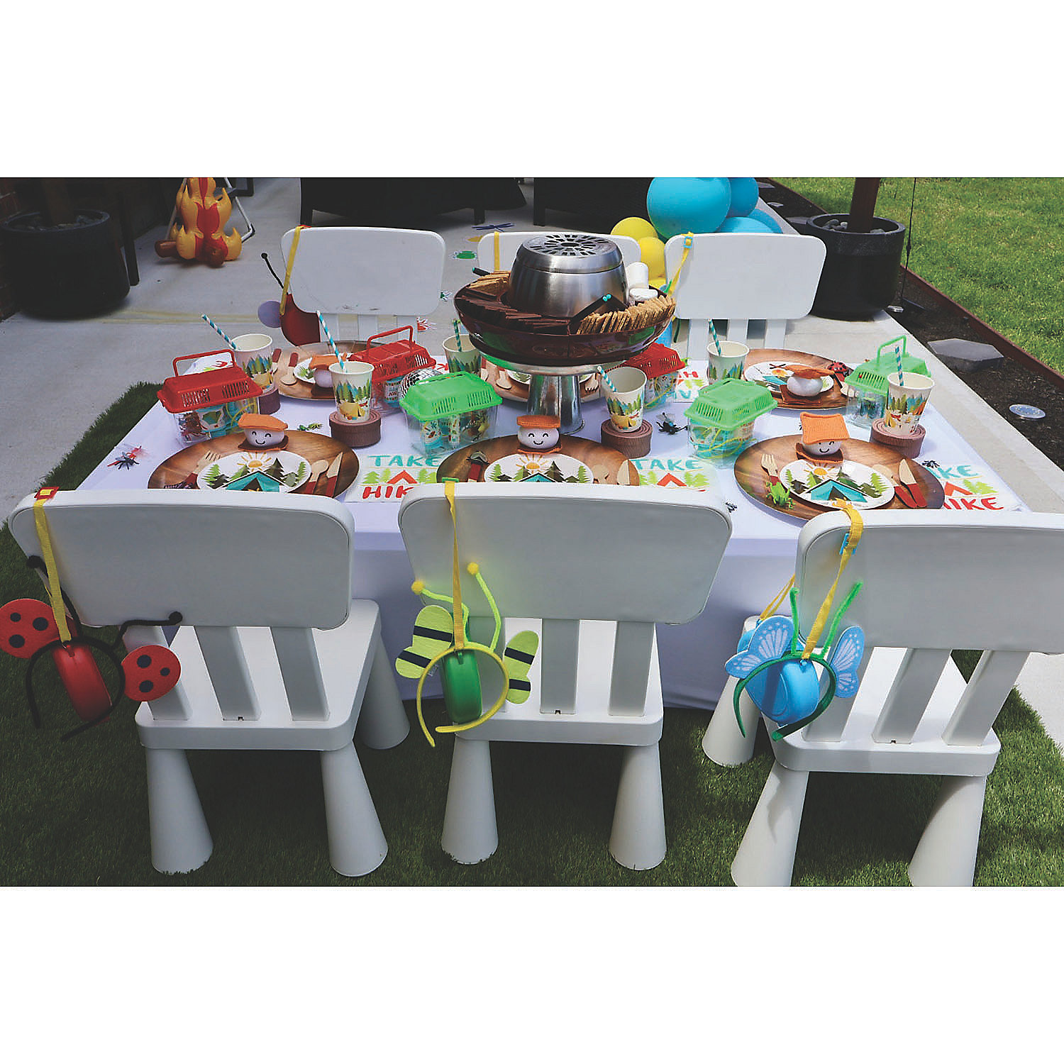 Fun Express Solid Color Plastic Canteens – Durable Reusable Party Favors for Summer Camps Picnics Outdoor Events & Celebrations – Perfect for Kids Parties & Fun Activities – 12 Pieces