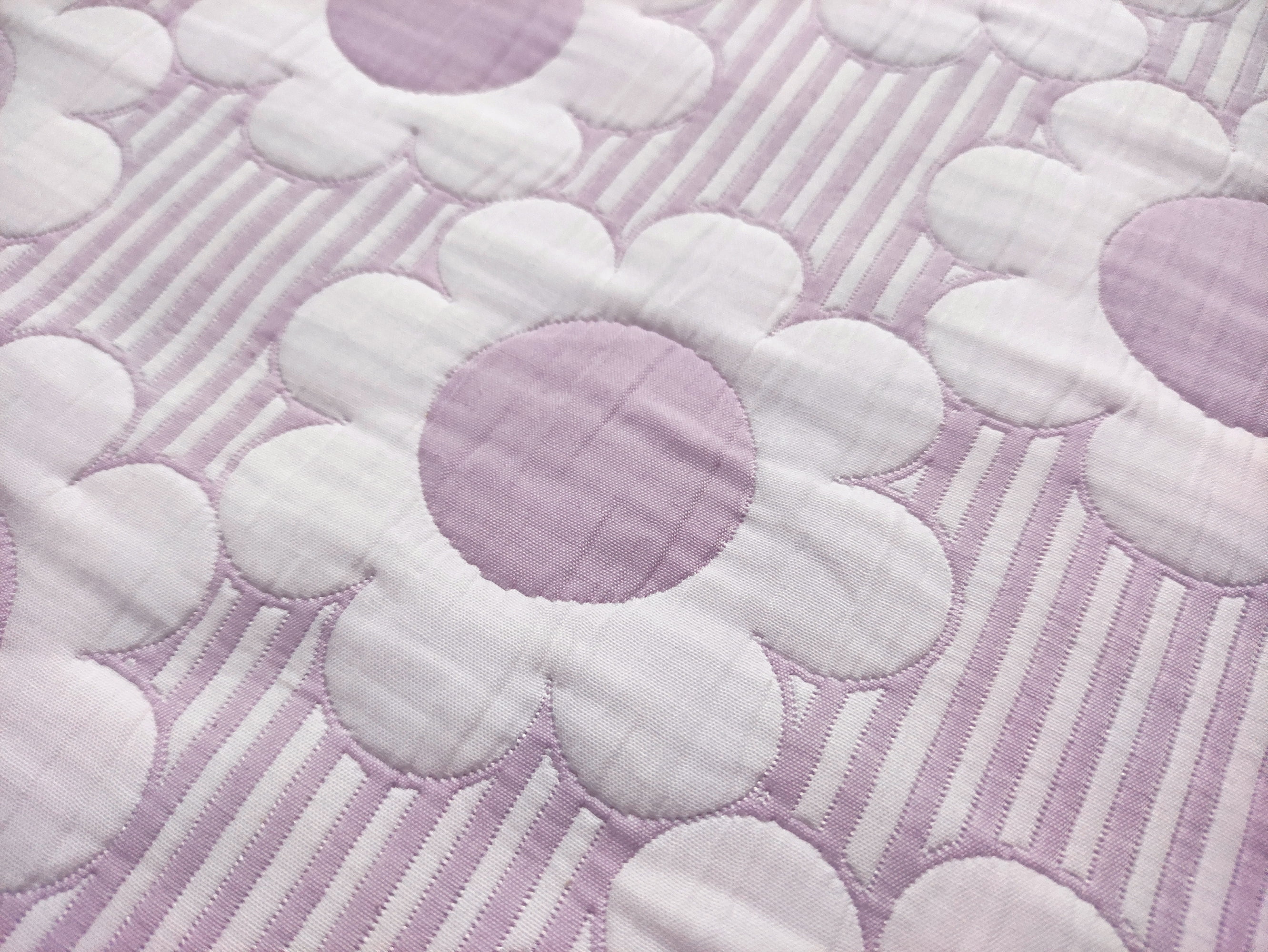 Daisy Flower Lilac 3-Piece Soft Matelasse Jacquard Cotton Blend Quilt Set - Full/Queen