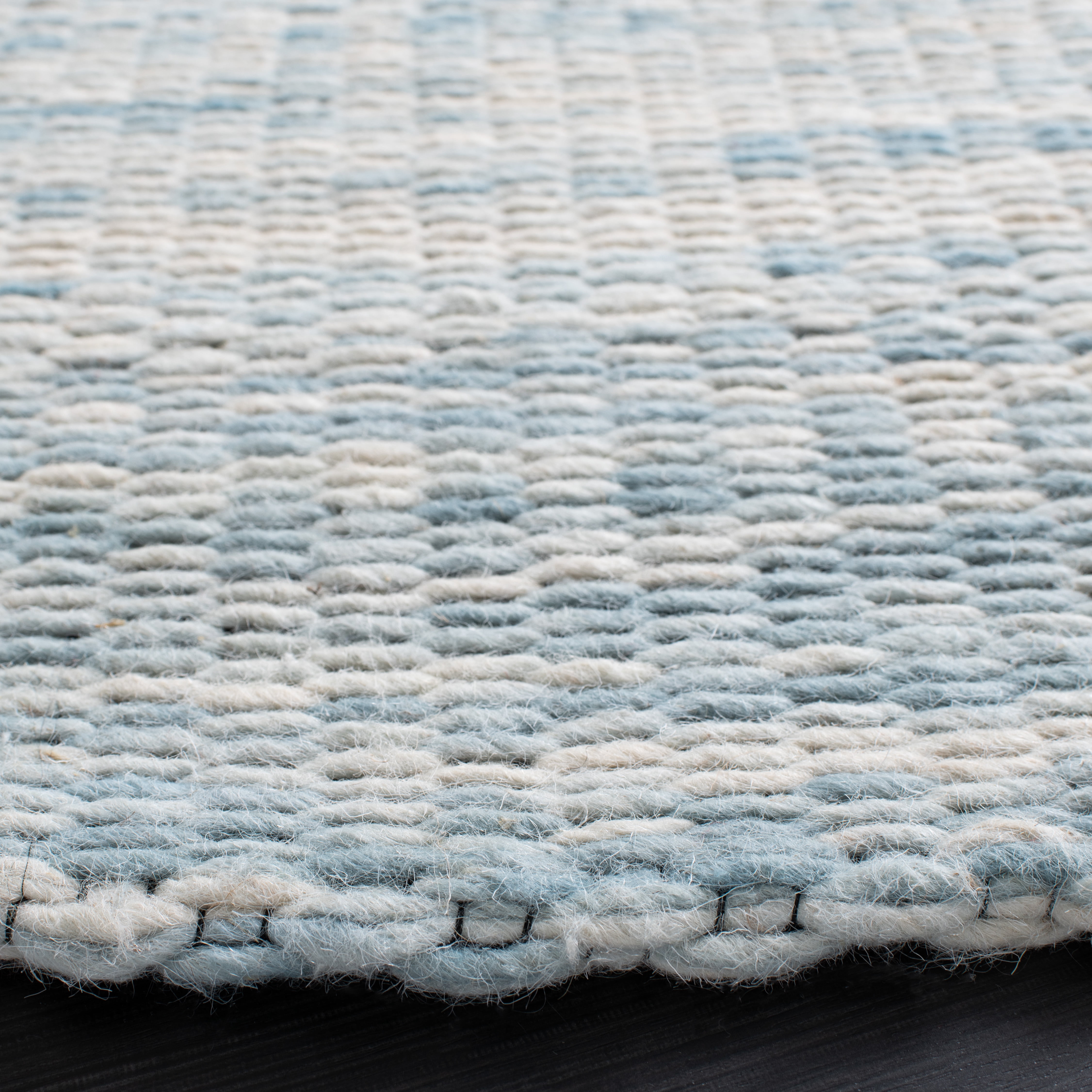 SAFAVIEH Marbella Taegan Distressed Area Rug, Blue/Ivory, 6' x 6' Round