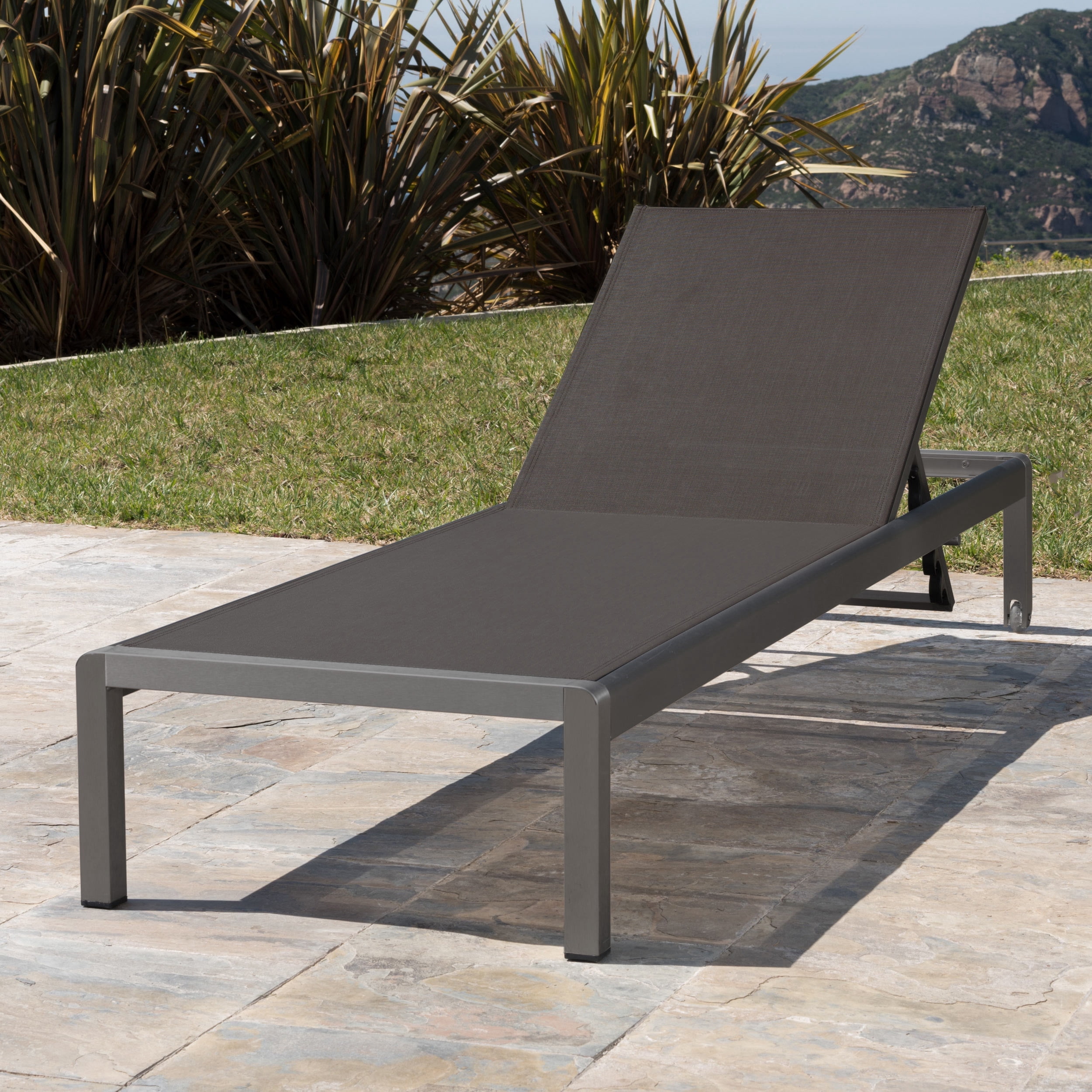 MAYEERTY Patio Lounge Chair - Outdoor Chaise Lounge, Sturdy Steel Frame, Sunbathing Recliner