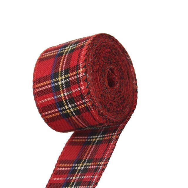 yuarrent cinta de navidad decoración de fiesta portátil 2 ancho 6cm, rollo frontal de cinta a cuadros rojo y negro con líneas beige y verde, tela escocesa con borde cosido visible, enrollada sobre fondo blanco; adecuada para envolver regalos y sujetar globos en decoraciones navideñas.
