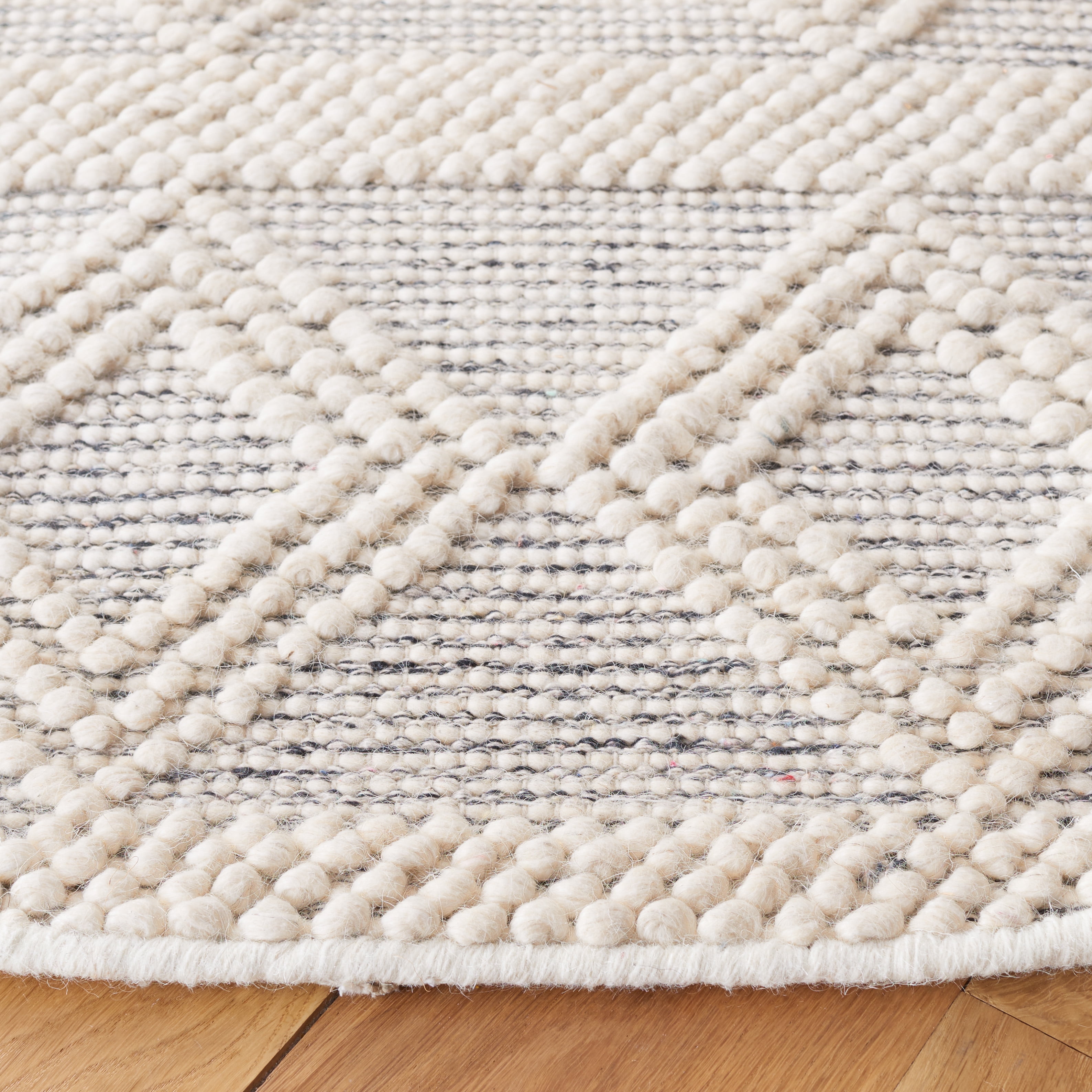 SAFAVIEH Natura Alondra Southwestern Wool Area Rug, Ivory/Black, 6' x 6' Round