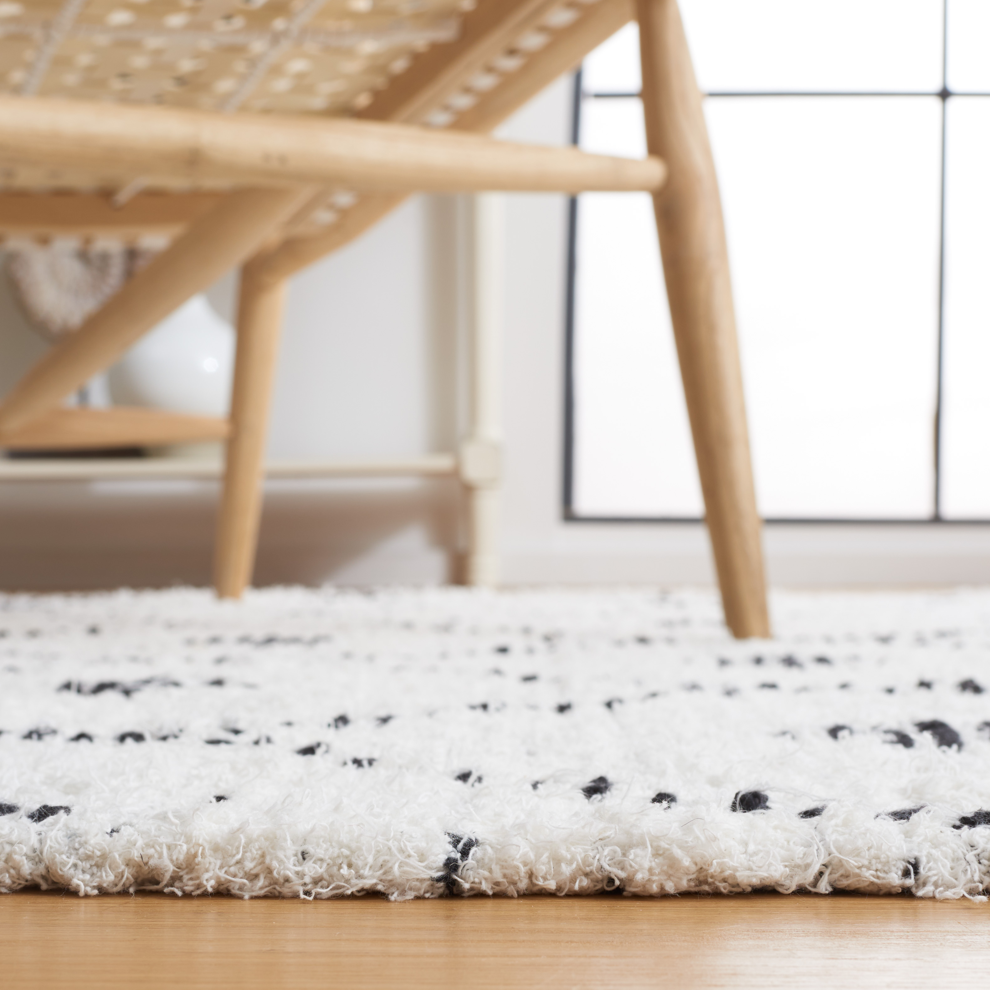 SAFAVIEH Casablanca Dreda Geometric Cotton Area Rug, Ivory/Black, 8' x 10'