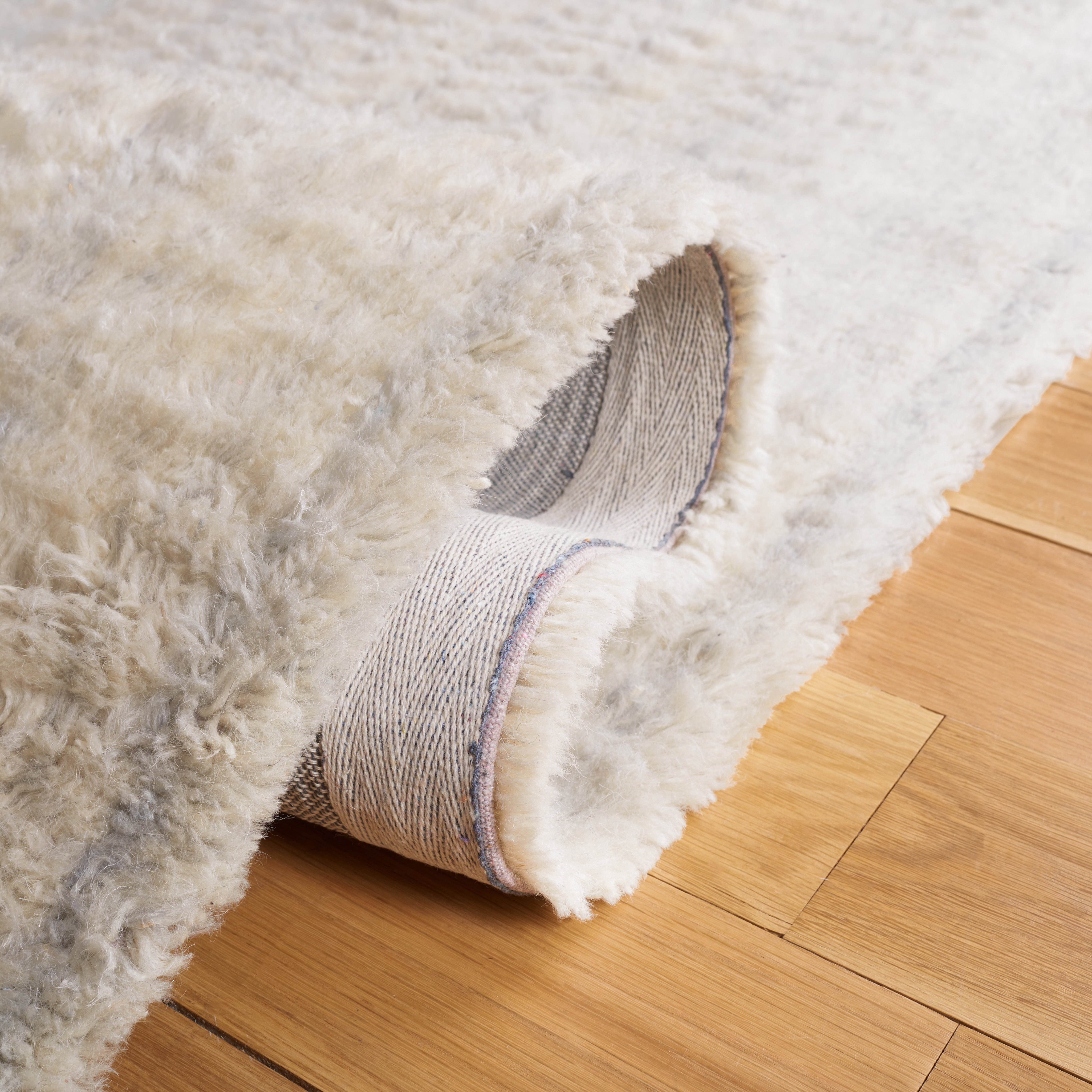 SAFAVIEH Casablanca Keane Solid Area Rug, Silver/Ivory, 6' x 6' Square