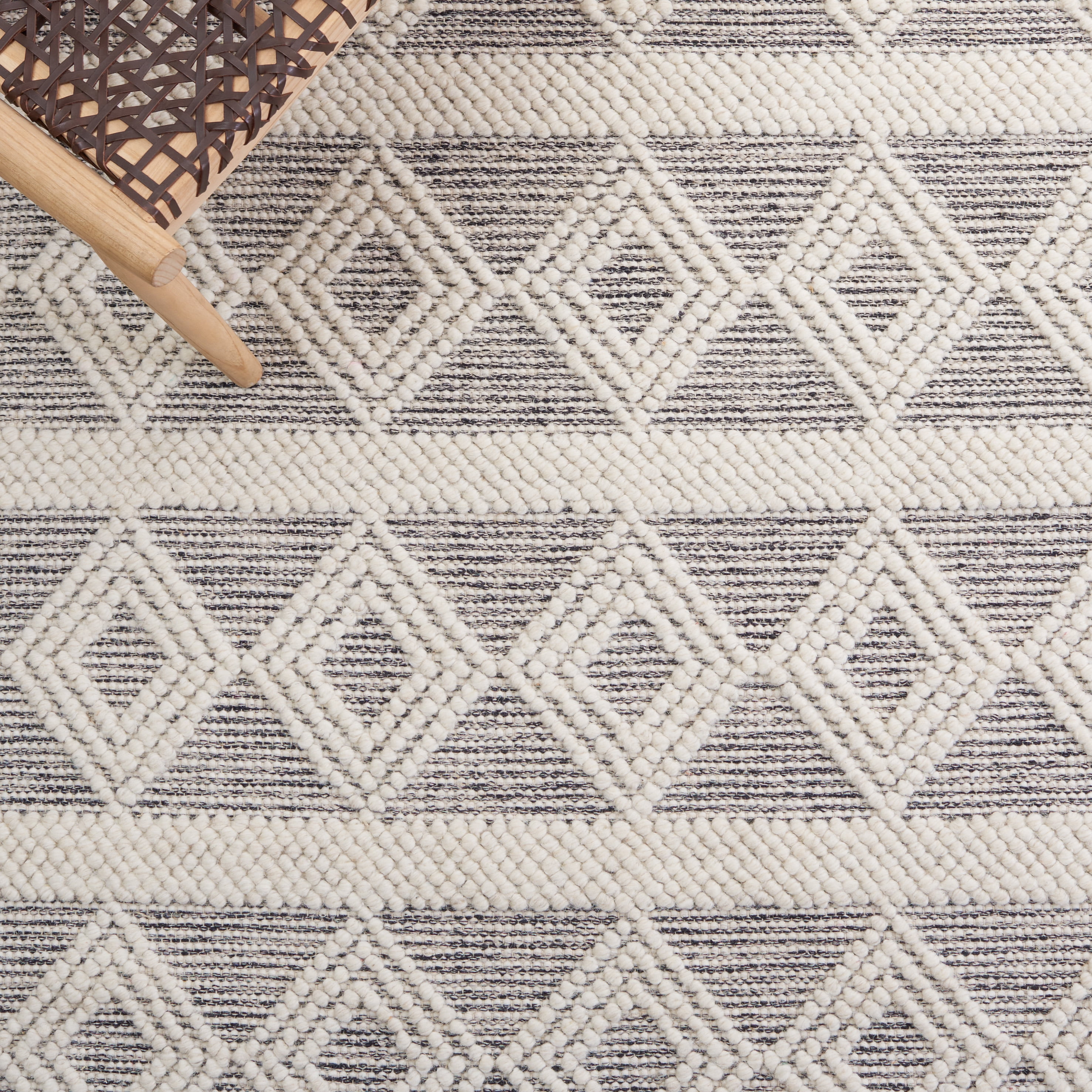 SAFAVIEH Natura Alondra Southwestern Wool Runner Rug, Ivory/Black, 2'3" x 8'
