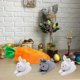 thumbnail image 4 of Adorno de zanahoria de conejo de Pascua | Tres adorables conejos de peluche con zanahorias | Decoración multicolor de tela suave | Regalo de Pascua | Decoración festiva para el hogar | Accesorio, 4 of 5