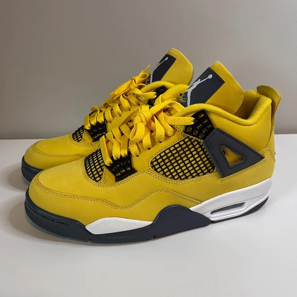 N I-K-E A i r-Jor-dan 4 Retro Lightning 2021 – US Size 8.5, New with Box