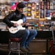 thumbnail image 2 of Afinador de guitarra con clip Tunerette™ USB C recargable, 2 of 8
