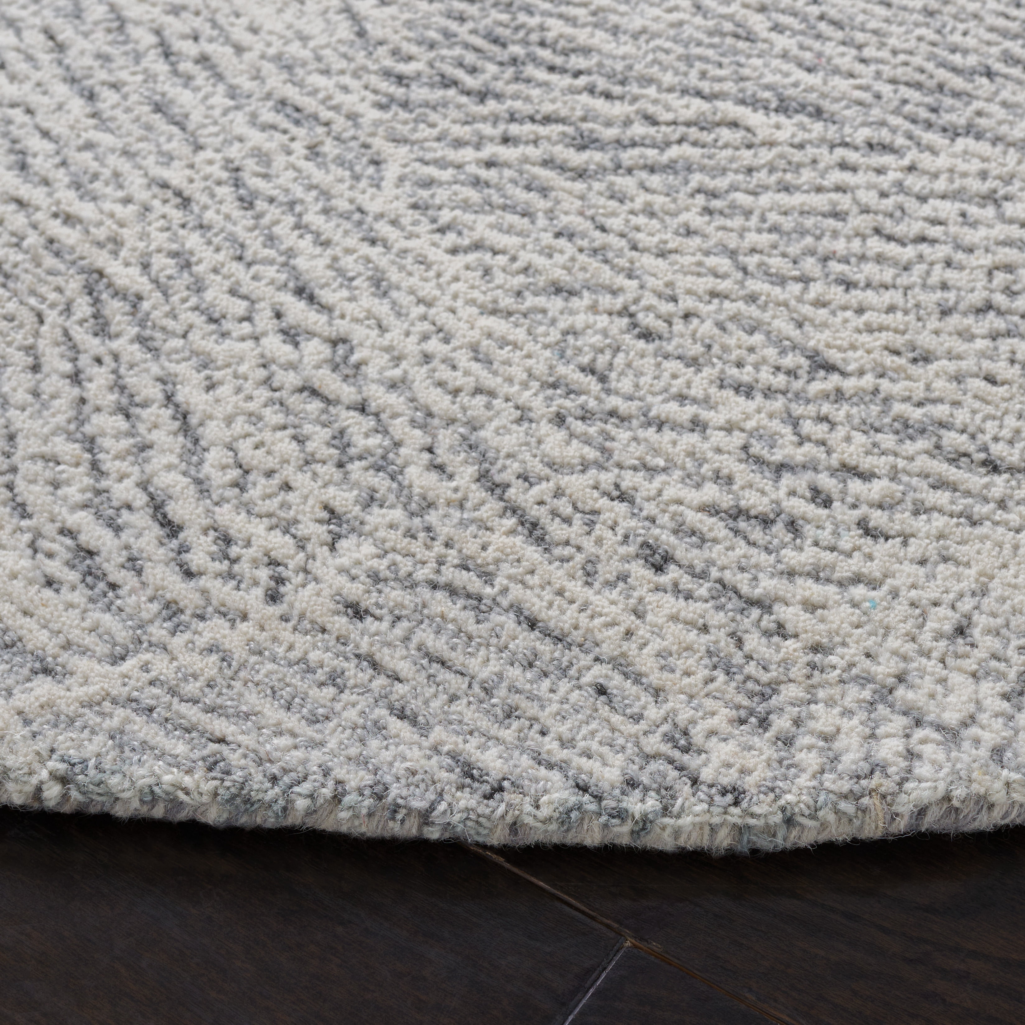 SAFAVIEH Metro Patricia Distressed Area Rug, Dark Grey/Ivory, 6' x 6' Round