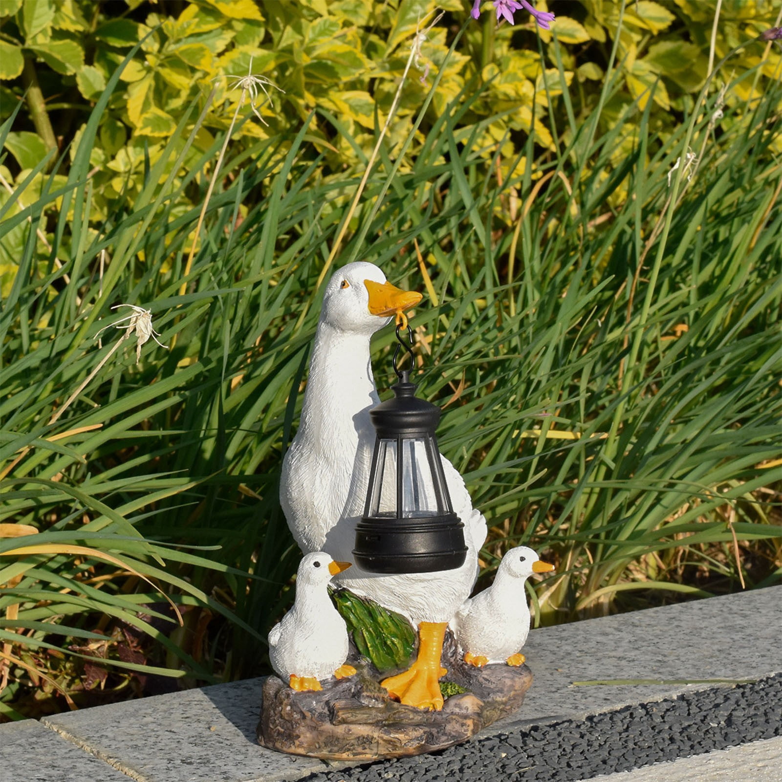 onlyliua Solar White Duck Garden Statue With LED Light Outdoor Courtyard Villa Decorative Sculpture Lawn Water Feature Accent Solar Powered Garden Ornament