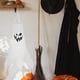 thumbnail image 3 of 4 piezas de halloween banderas de viento fantasma calcetines jardín colgando glow windsocks, 3 of 5
