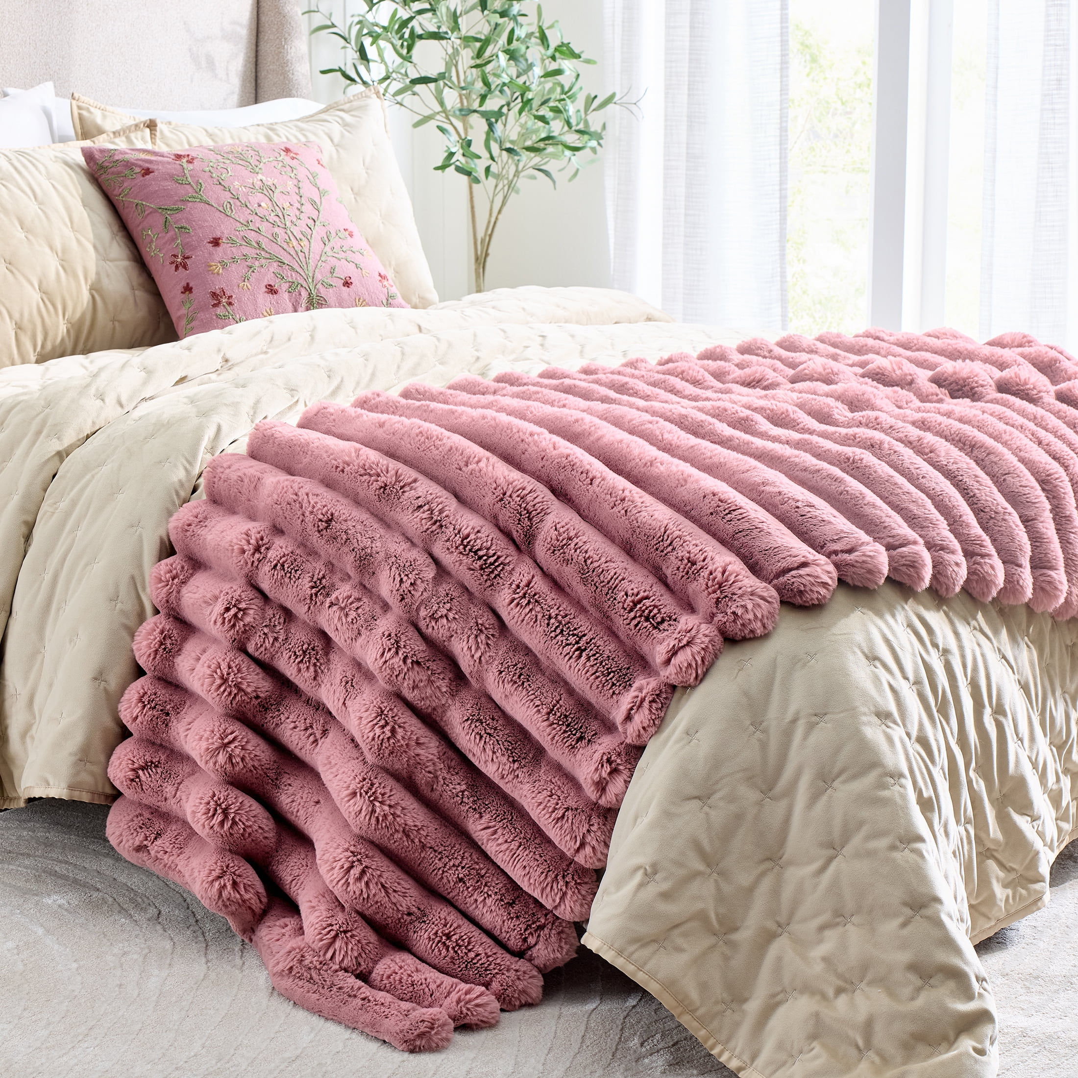 Better Homes & Gardens Violet Gem Channel Faux Fur Throw, 50 in x 72 in