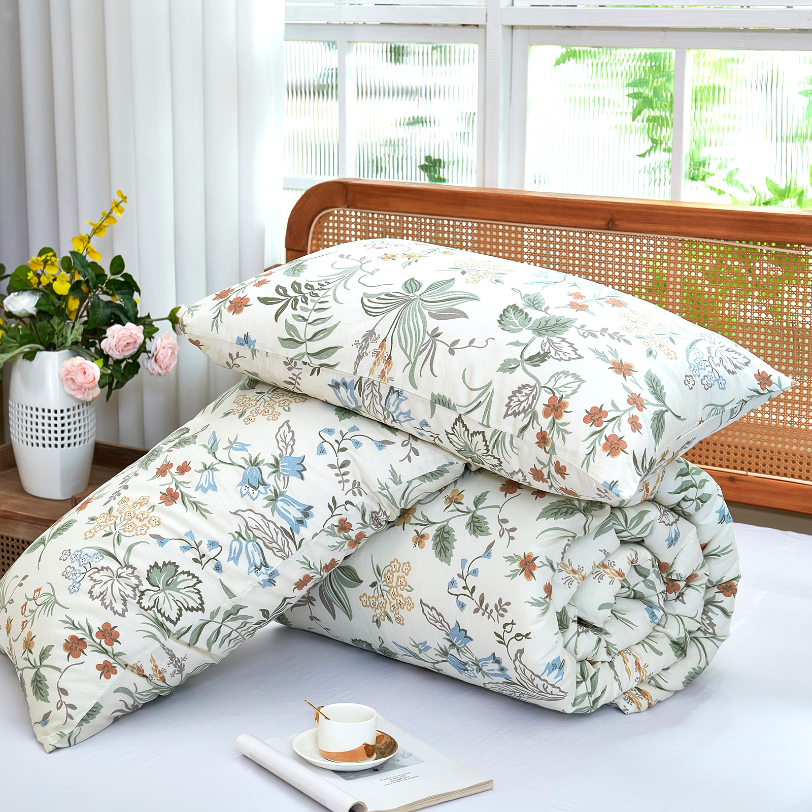 100% Cotton Comforter Set Queen Size, Botanical Floral Comforter with 2 Pillowcases, Vintage Garden Flowers Pattern, Soft Breathable Bedding for All Seasons