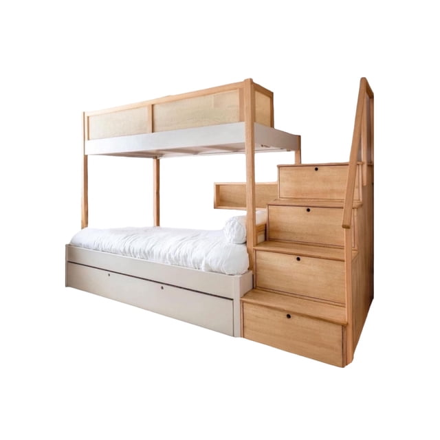 litera infantil hmi cotton wood matrimonial individual y cama nido color recinto; vista 3/4 lateral mostrando cama matrimonial en la parte inferior, cama individual superior con barandal de 45 cm y cama nido deslizante, escalera con cajones amplios a la derecha, estructura de pino y MDF con detalles en tela, medidas 265 x 150 x 195 cm, ideal para niños o adolescentes y adecuada también para organizar visitas ocasionales.