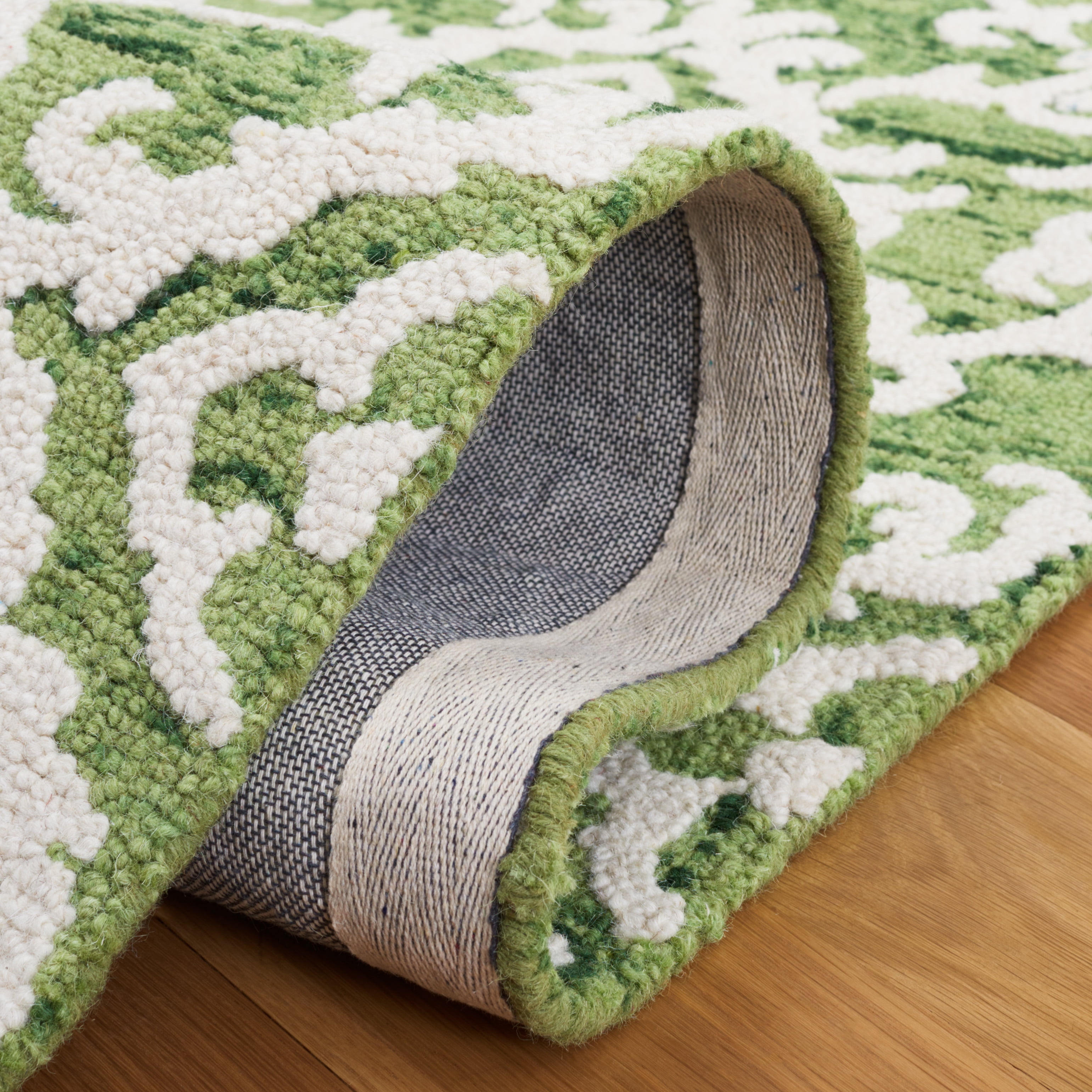 SAFAVIEH Blossom Cletus Damask Area Rug, Green/Ivory, 6' x 6' Square
