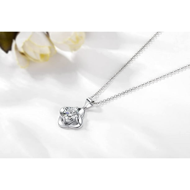 Lucky shop flower necklace
