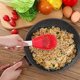 thumbnail image 4 of Puré de asfalto Cuchara para cocinar molida Cuchara de embudo Salteado Pala molida Cuchara de jengibre y ajo Batidor de huevos (rojo), 4 of 5