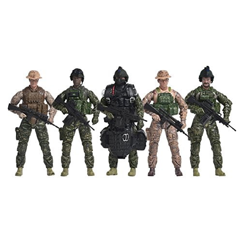 de acción de navy seals - paquete de 5 juegos de soldados de juguete militar con 14 puntos de articulación | accesorios realistas - elite force paquete de cinco figuras Elite Force Navy Seals, vista frontal sobre fondo blanco; figuras a escala 1/18 en tonos verde y arena con equipo táctico, cascos y armas largas, la figura central con uniforme negro y mochila táctica; cada figura tiene 14 puntos de articulación para poses articuladas, ideal para juego de rol o colección.