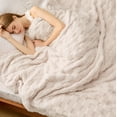 thumbnail image 2 of Manta Bedsure de forro polar beige claro para sofá, 230 x 230 cm, 2 of 6