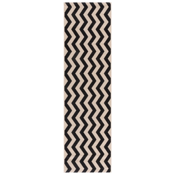 Safavieh Courtyard Ayden Chevron Indoor/Outdoor Runner Rug, Black/Beige, 2'3" x 8'