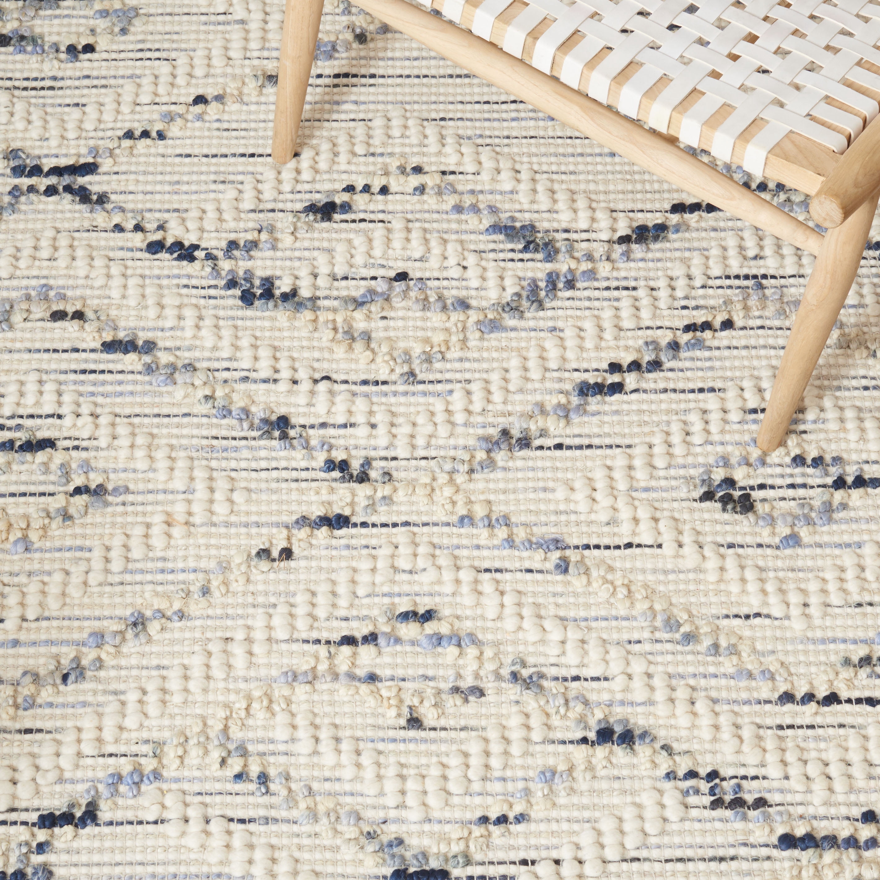 SAFAVIEH Natura Embla Southwestern Area Rug, Ivory/Blue, 6' x 6' Round