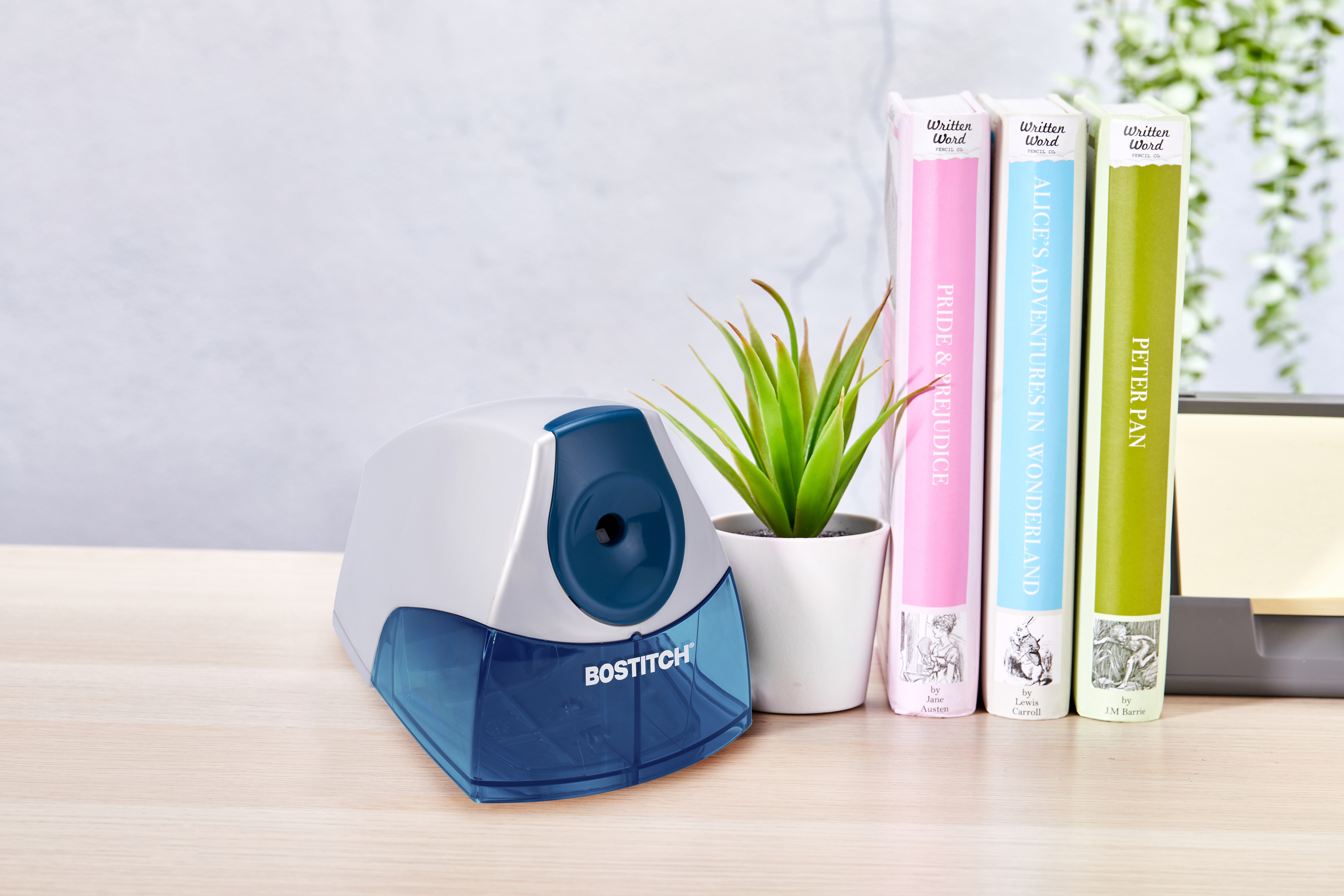 Bostitch Personal Electric Pencil Sharpener photo 7