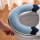 thumbnail image 5 of Funda de asiento de inodoro bordada modelo con cremallera | Poliéster lavable suave | Azul | 43x37cm | Cojín Four Seasons cómodo e higiénico | Fácil de instalar, duradero, se adapta a la mayoría de, 5 of 6