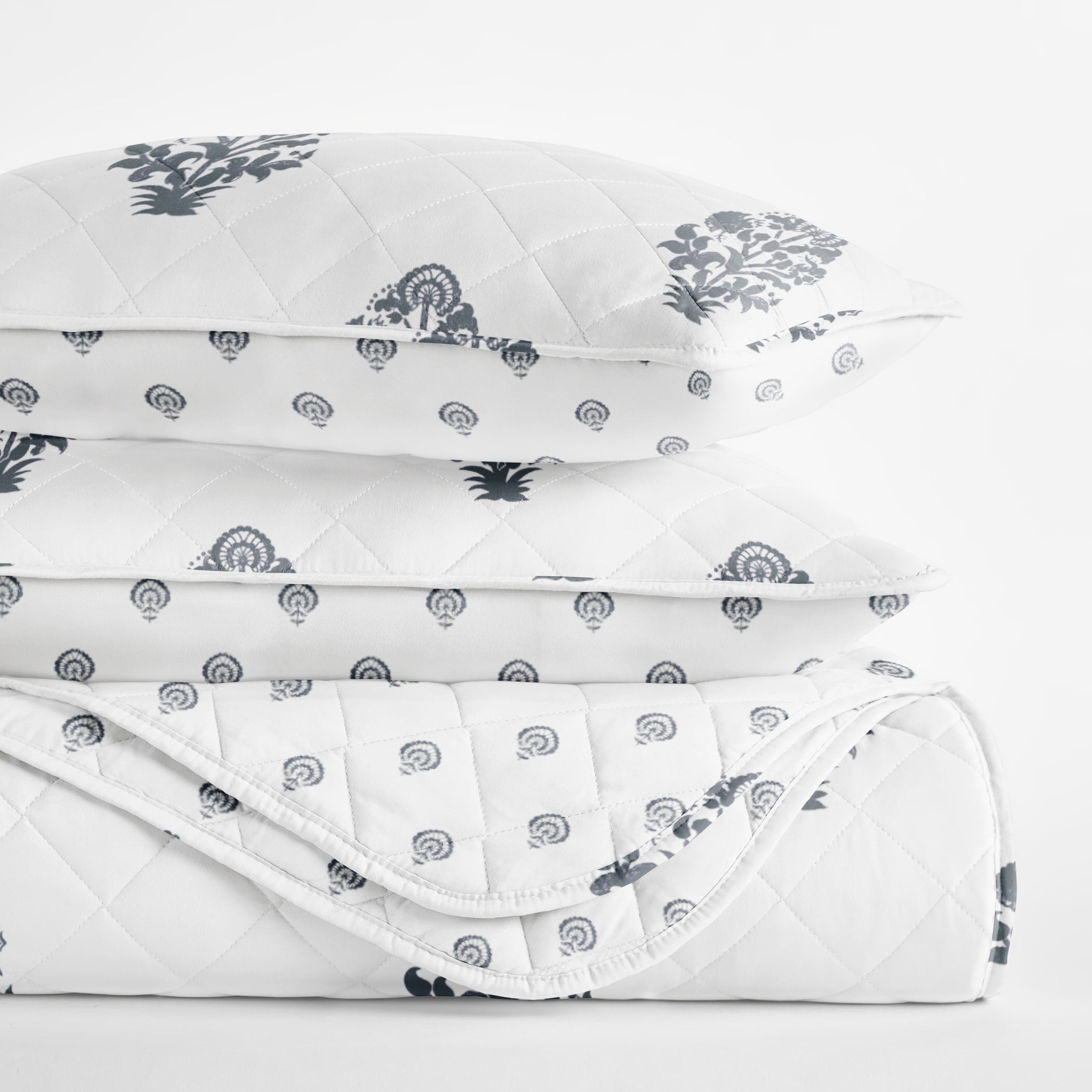 Lightweight Quilt Set Super Soft Wrinkle Resistant Quilted Coverlet Floral Patterns by Comfort Canopy