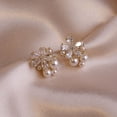 thumbnail image 2 of Pendientes de flor de aguja de plata llenos de diamantes, pendientes femeninos versátiles de perlas pequeñas y simples, pendientes de temperamento de alta gama, 2 of 6