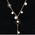 thumbnail image 4 of Versión coreana del suéter de cinco pétalos con cadena de borlas de perlas largas, collar de flores de cinco hojas, accesorios de moda para mujer, 4 of 5