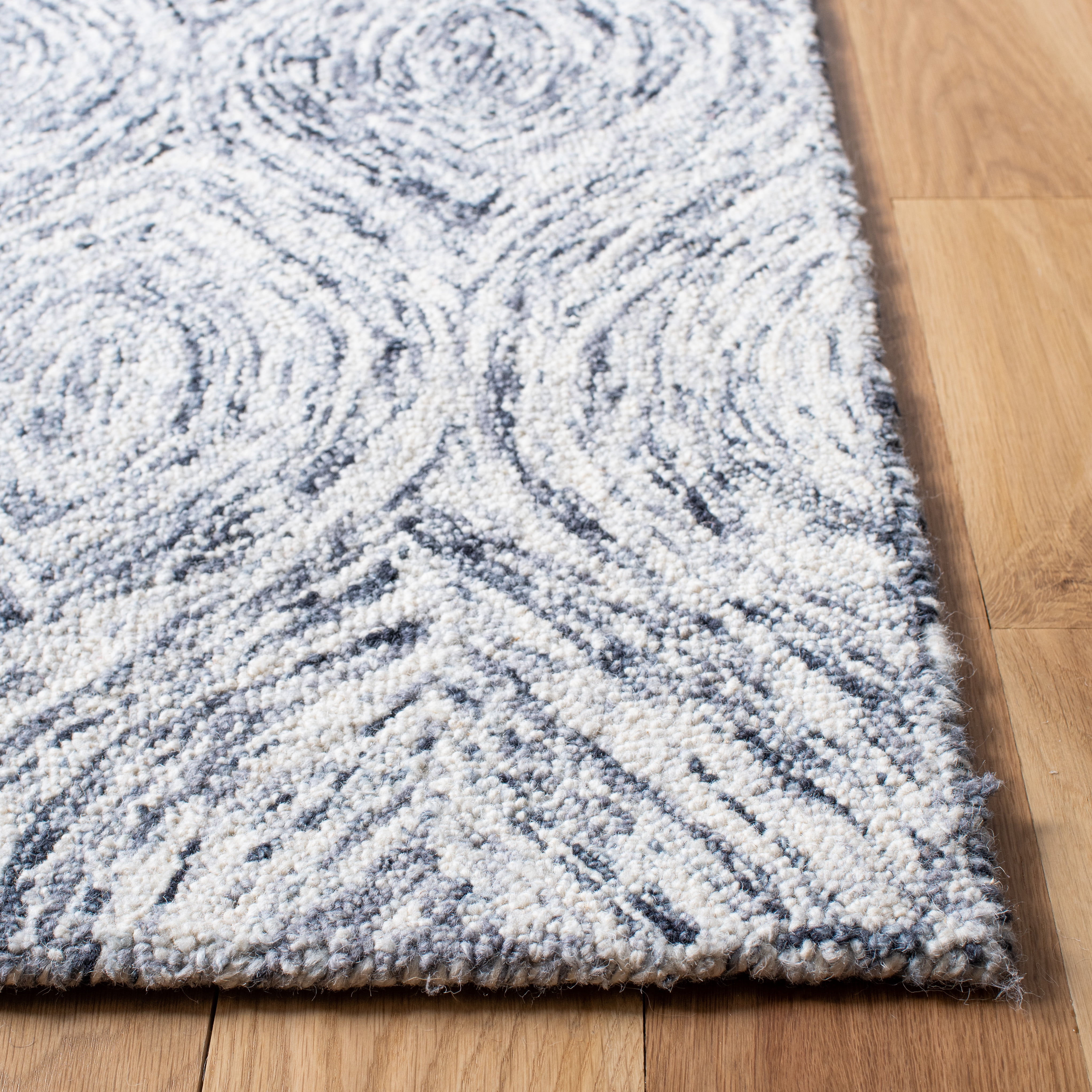 SAFAVIEH Ikat Kim Geometric Wool Area Rug, Silver/Grey, 6' x 9'