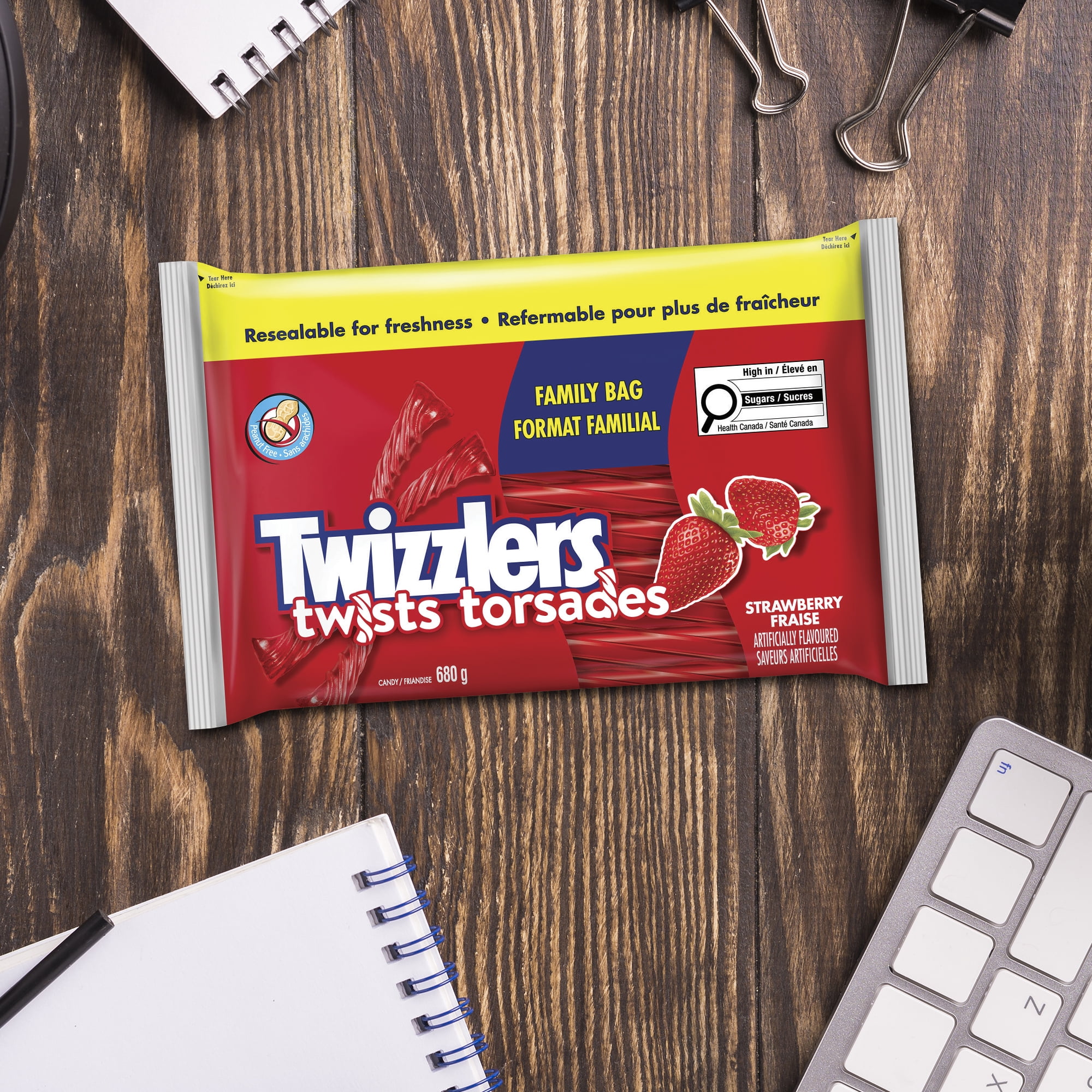 Torsades à la fraise TWIZZLERS, sac familial de 680 g