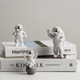 thumbnail image 4 of Adornos creativos de astronauta de dibujos animados para el hogar, adornos de astronauta para el escritorio de la habitación, regalo, 4 of 5