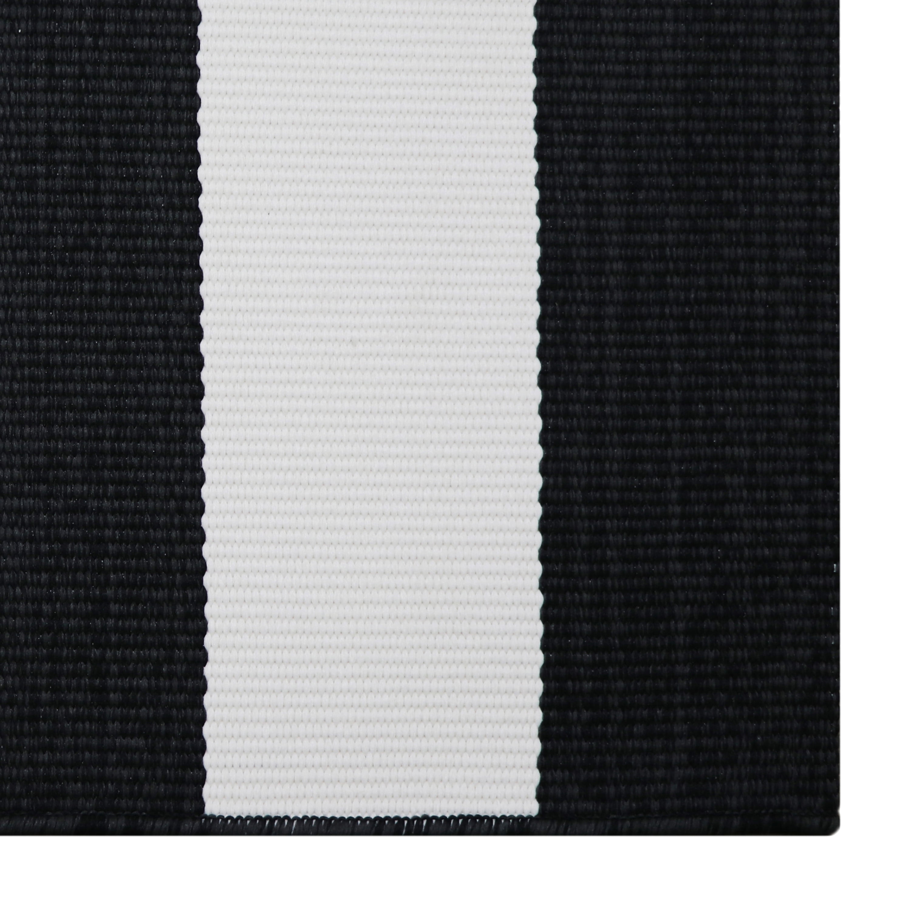 White Striped Outdoor Rug, Indoor Outdoor Black And White Striped Rug 5×7