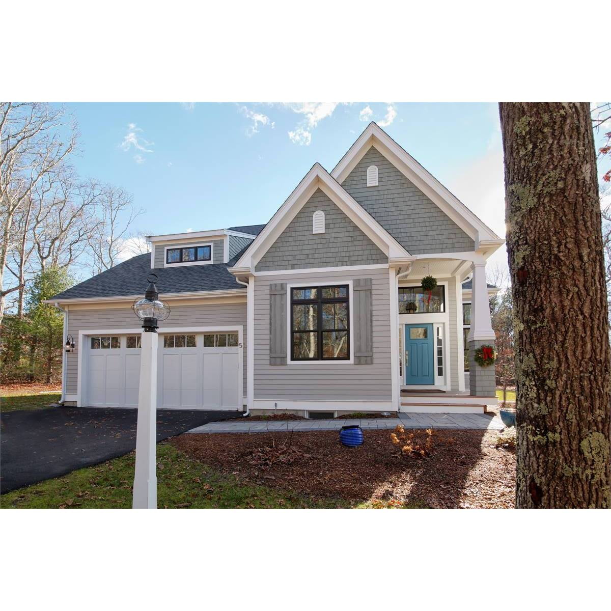 The House Designers: THD-5269 Builder-Ready Blueprints to Build a Cottage House Plan with Crawl Space Foundation (5 Printed Sets)