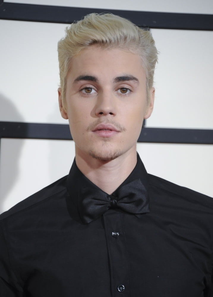 Justin Bieber At Arrivals For 58Th Annual Grammy Awards 2016 Grammys 1 Photo Print (8 x 10 Justin Bieber At Arrivals For 58Th Annual Grammy Awards 2016 Grammys 1 Photo Print (8 x 10