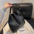 thumbnail image 4 of Bolso de hombro de color sólido de cuero retro para mujer Bolsos grandes con remaches (negro) Likrtyny Para estrenar, 4 of 9