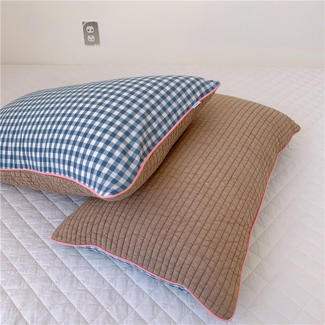 Xiao Hua 1 funda de almohada acolchada con estampado verde, funda de almohada colorida, ilumina la decoración de tu dormitorio 18.9x29.13 pulgadas (café)