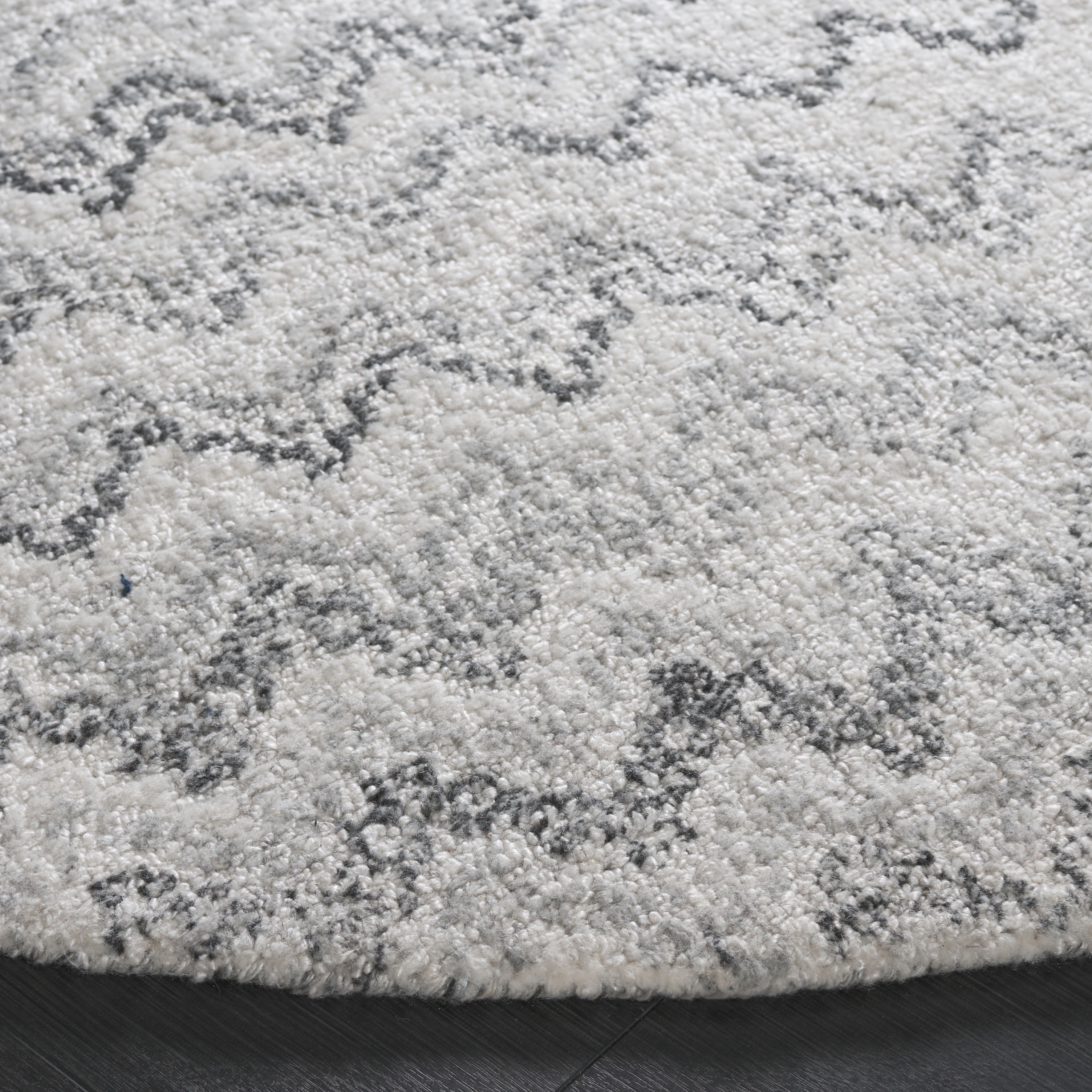 SAFAVIEH Marquee Endika Geometric Polyester Area Rug, Grey/Ivory, 6' x 6' Round