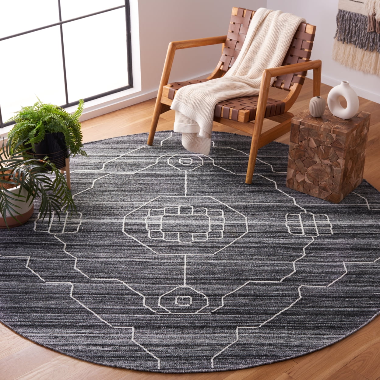 SAFAVIEH Kilim Adair Geometric Area Rug, Black/Ivory, 5' x 8'