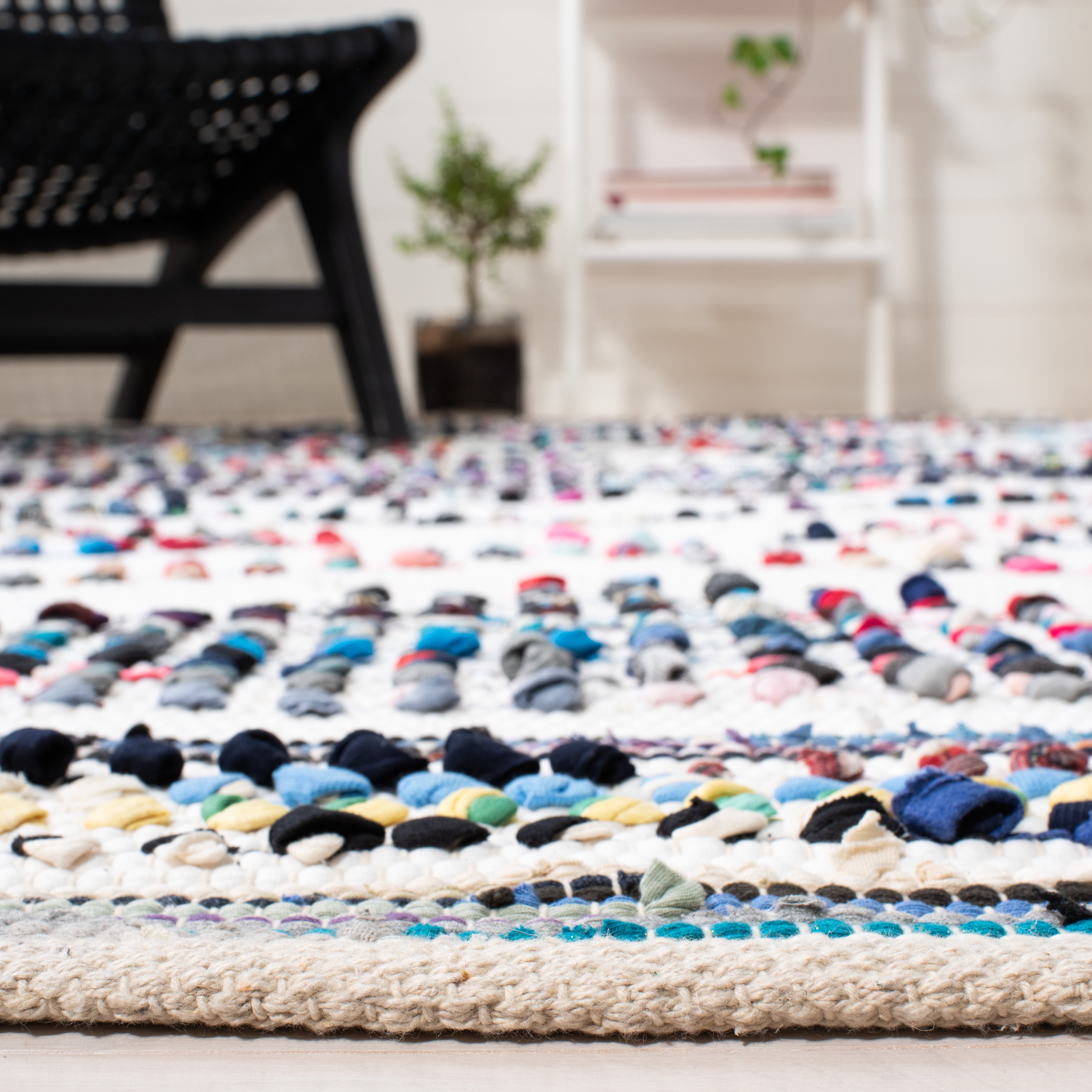 SAFAVIEH Montauk Earleen Diamond Area Rug, Ivory/Black, 4' x 6'