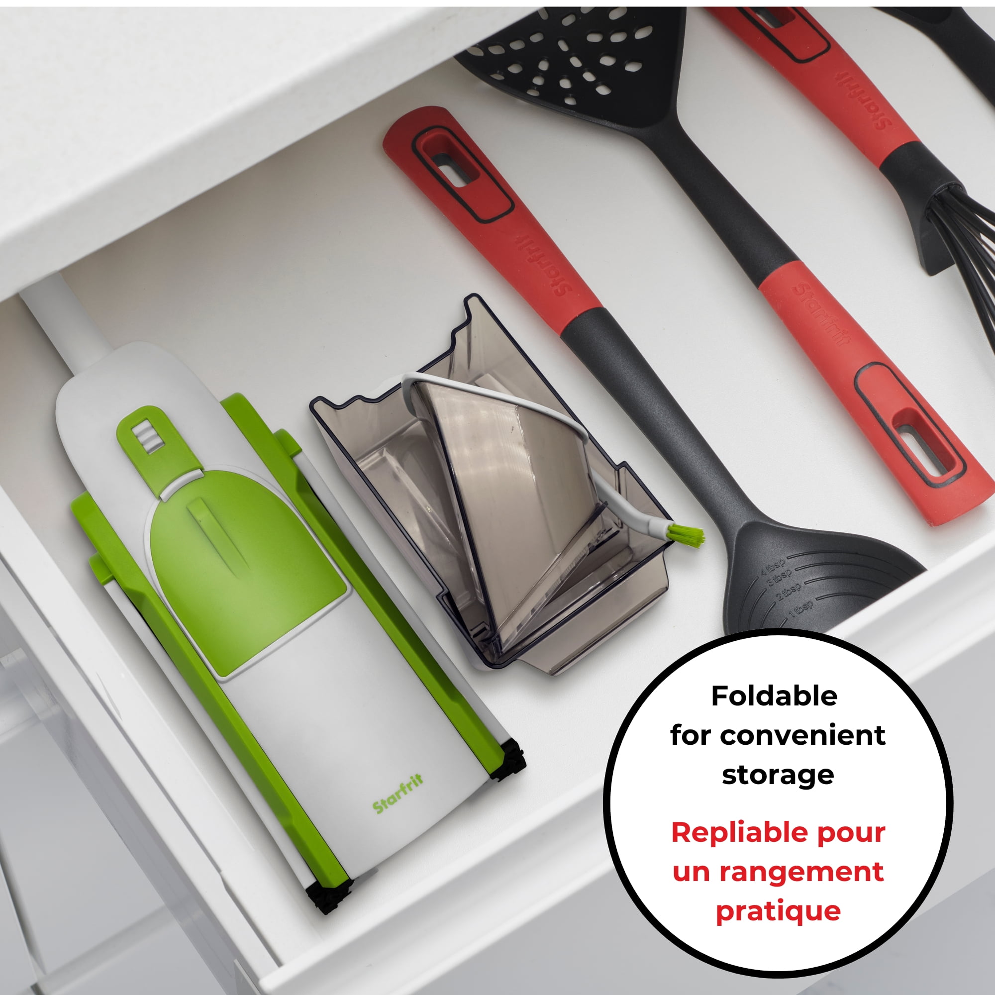 Starfrit Pump'N'Slice, Mandoline Verticale, Coupe-Aliments, Trancheuse Sécuritaire, Lames Enfermées, Pompage À Une Main, Épaisseur Ajustable, Se Plie Pour Rangement, Outil De Nettoyage Inclus Le trancheur Pump-N-Slice de Starfrit coupe rapidement fruits et légumes avec une pompe facile. Lames ajustables en acier inox de 0,5 à 8 mm. Lames sécurisées, design compact avec pieds pliables, et pièces lavables au lave-vaisselle pour une préparation rapide et un nettoyage facile.