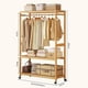 thumbnail image 1 of Organizador de armario de bambú con ruedas, armario para construir - perchero móvil con 3 niveles de almacenamiento, estructura estable, apto para dormitorios y vestidores, 1 of 2
