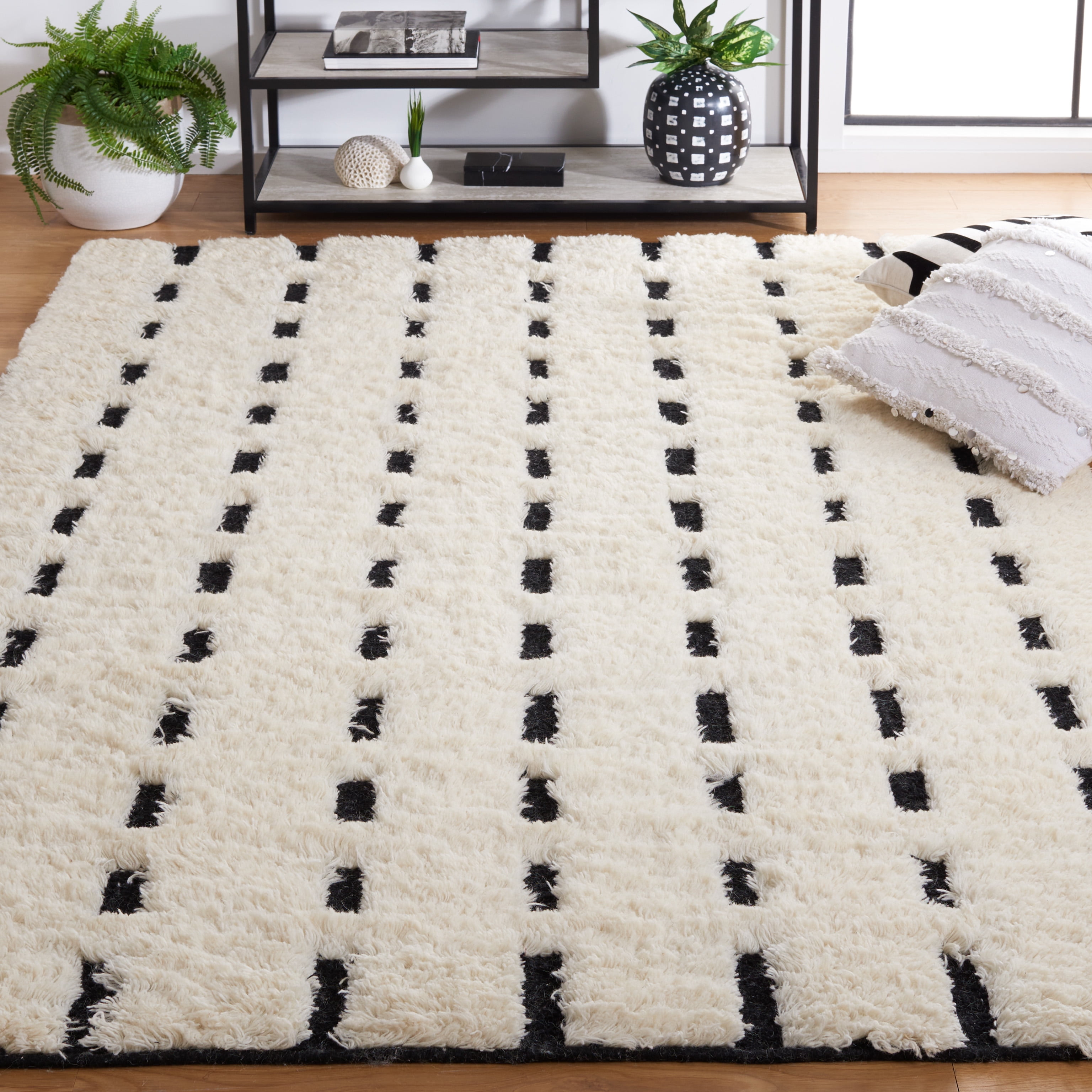 SAFAVIEH Casablanca Tanja Geometric Area Rug, Black/Ivory, 5' x 8'