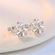 thumbnail image 5 of Pendientes de Moda con Forma de Flor de Cristal de Hielo y Circonita Trapezoidal de Cuproníquel para Mujer | Material de Aleación | 1 Par, 5 of 7