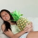 thumbnail image 2 of Almohada de felpa suave con forma de piña: cojín multifuncional para sofá y decoración del hogar; bonito regalo para los amantes de las plantas, 2 of 8