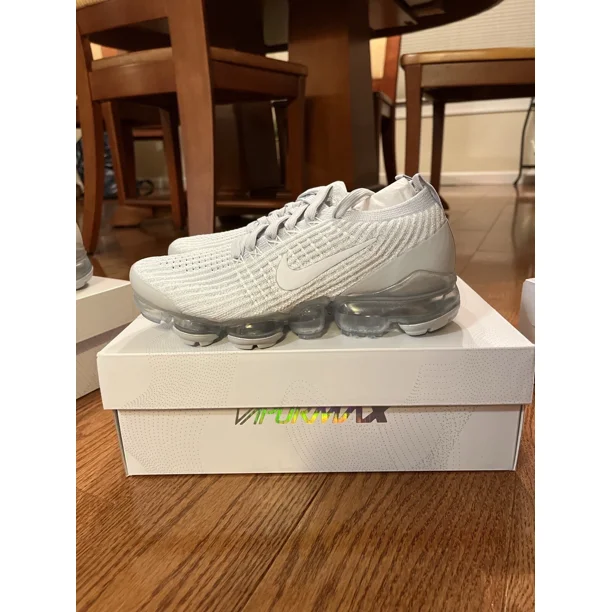 Ni - ke Ni - ke Air VaporMax Flyknit 3 Pure Platinum Running Shoe Aj6910-100 Women’s Size 6