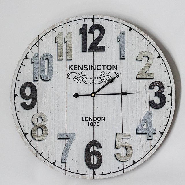 Kensington Station London avec Horloge Murale à Chiffres Multicolores