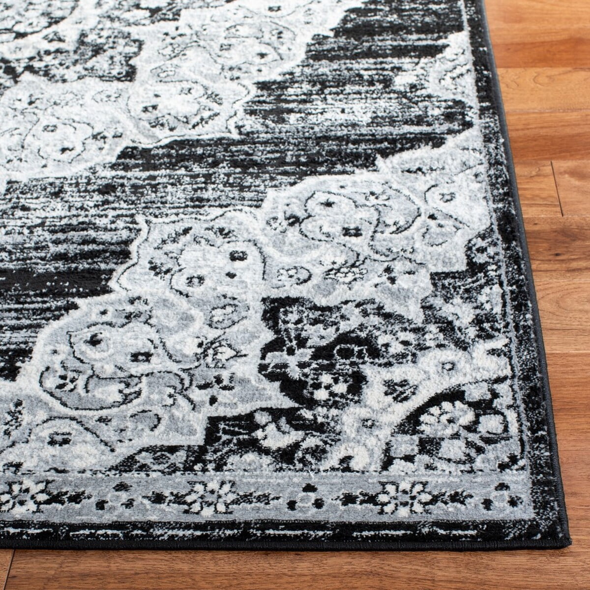 SAFAVIEH Brentwood Dimitri Floral Bordered Area Rug, 5'3" x 7'6", Black/Grey